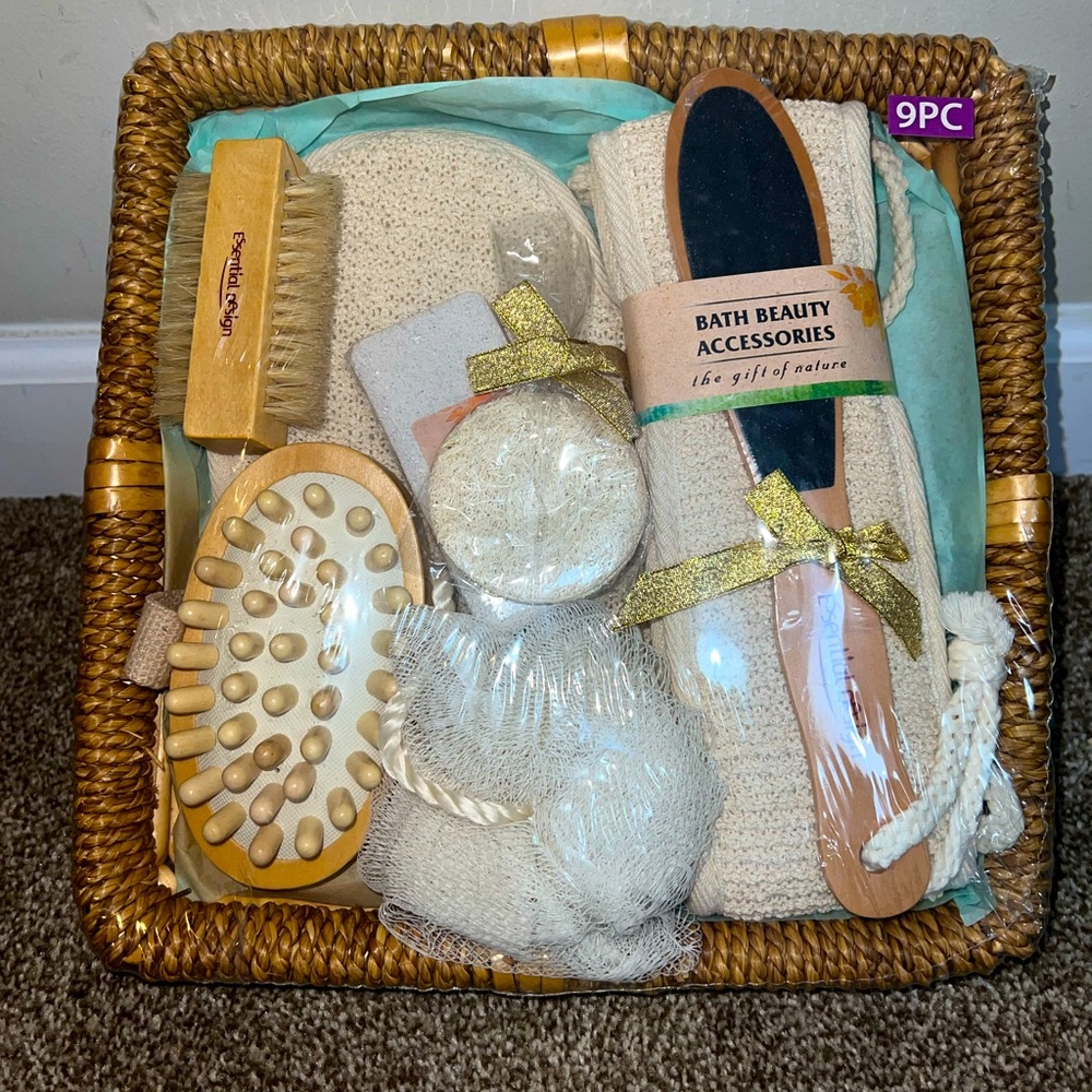 Bath abs beauty accessories 9 piece. The gift of nature. By essential design.